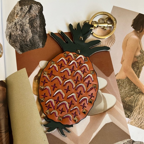 Valentino Garavani Studs Pineapple Motif Leather Key Ring Bag Charm - Picture 3 of 8